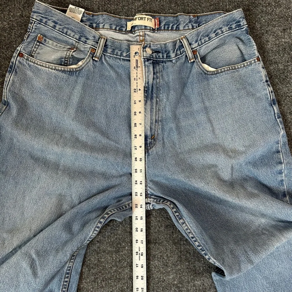 Levi's Jeans Mens 42x30 560 Comfort Fit Loose Tapered Light Wash Blue Denim